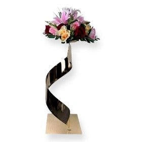 Spiral Gold Wedding Dining Centerpiece with purple and burgundy flower arrangement