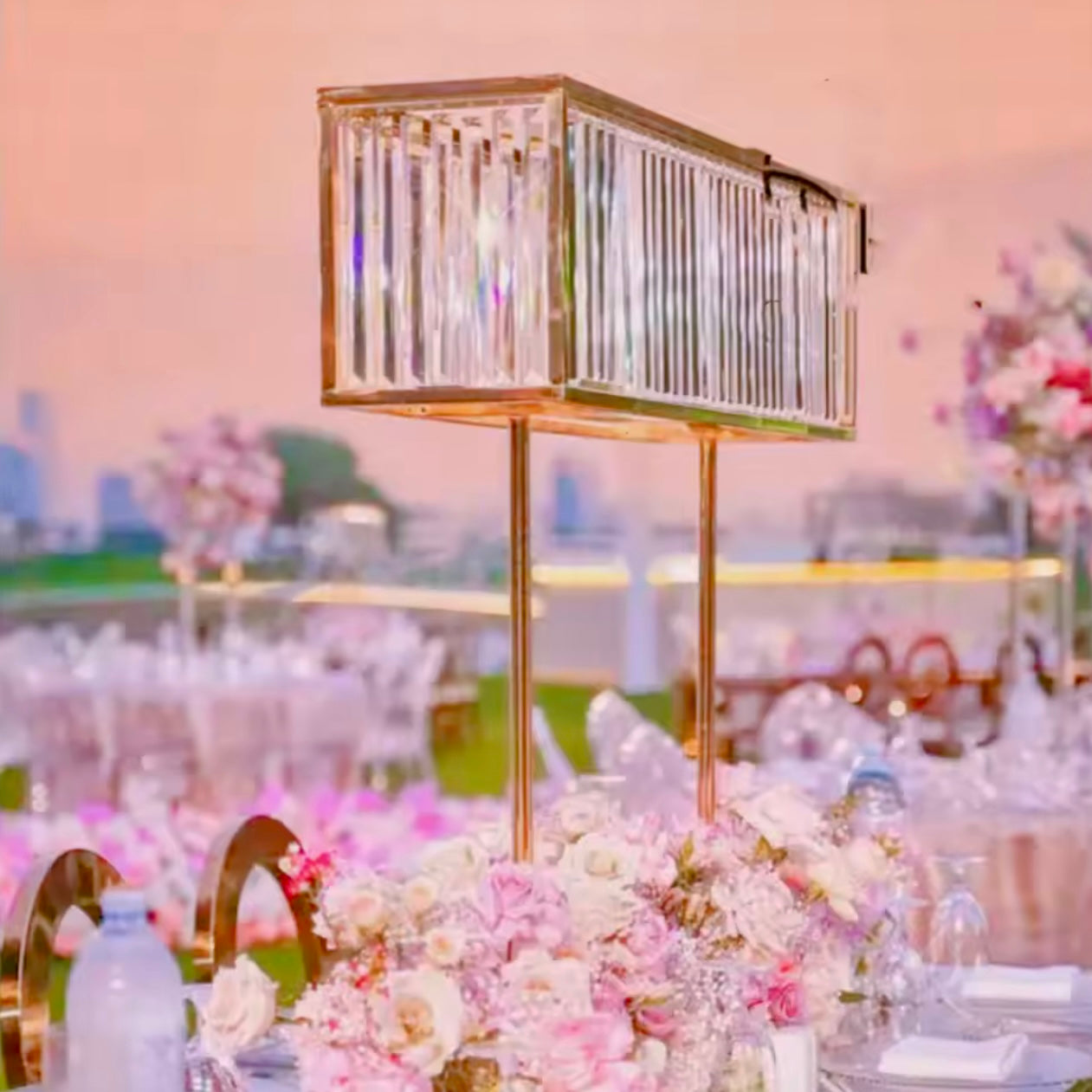 Minara Centerpiece