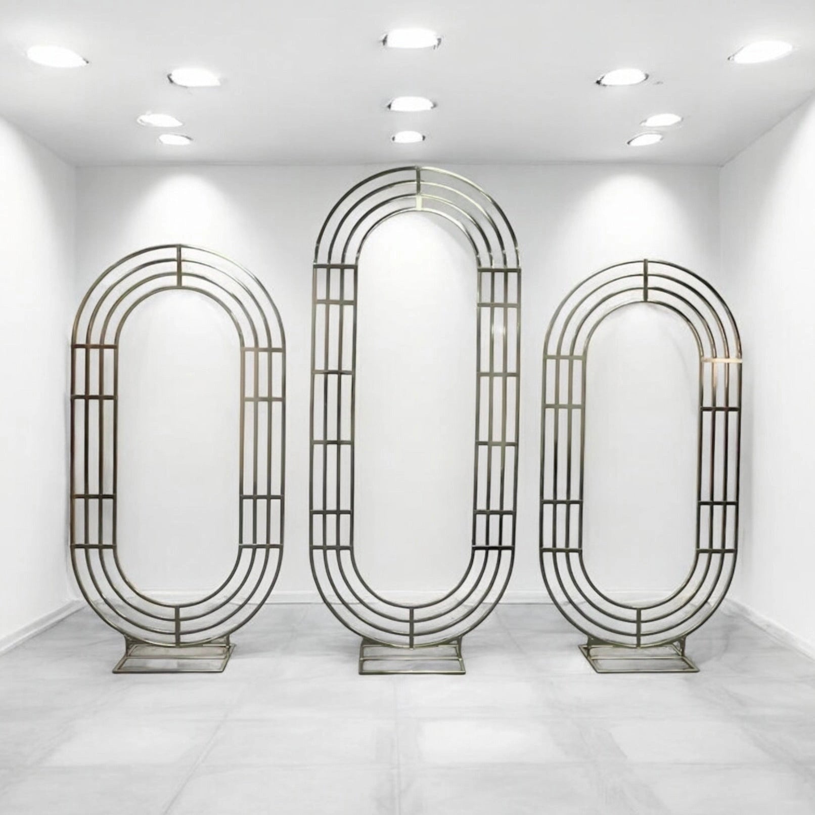 Noval Shiny Gold Wedding Backdrop Stand – Elegant Metal Arch