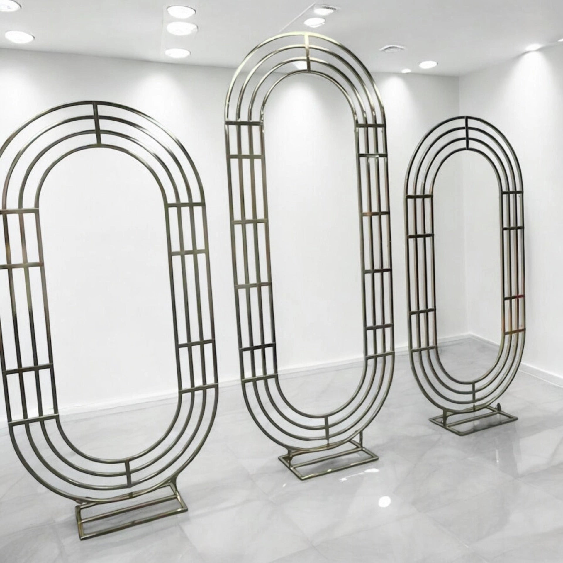 Noval Shiny Gold Wedding Backdrop Stand – Elegant Metal Arch